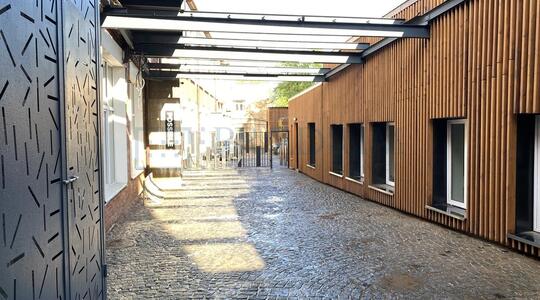 Торгово-офисный центр "Ролл Холл" - Офисная недвижимость